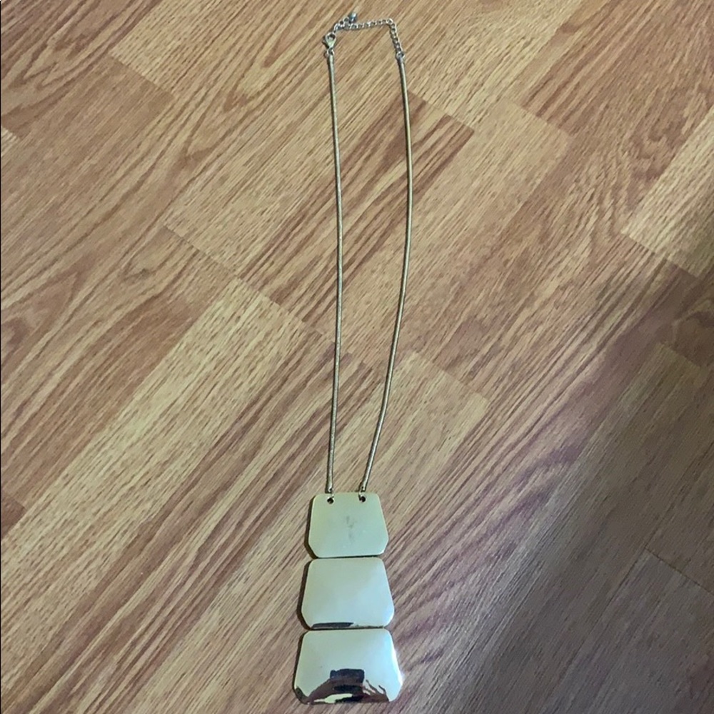 Bebe 3 plate long necklace